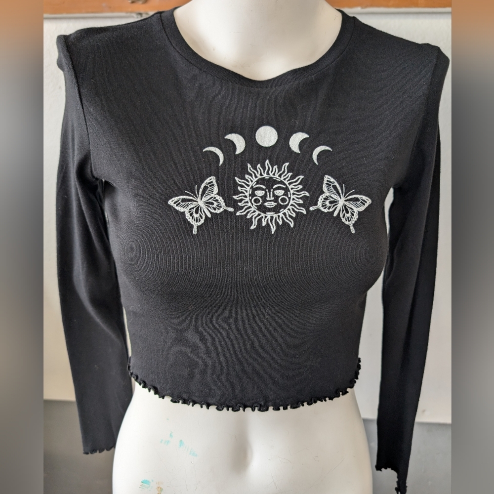 Crop Top Black Moon & Sun Graphic Long-Sleeve Bohemian Size M